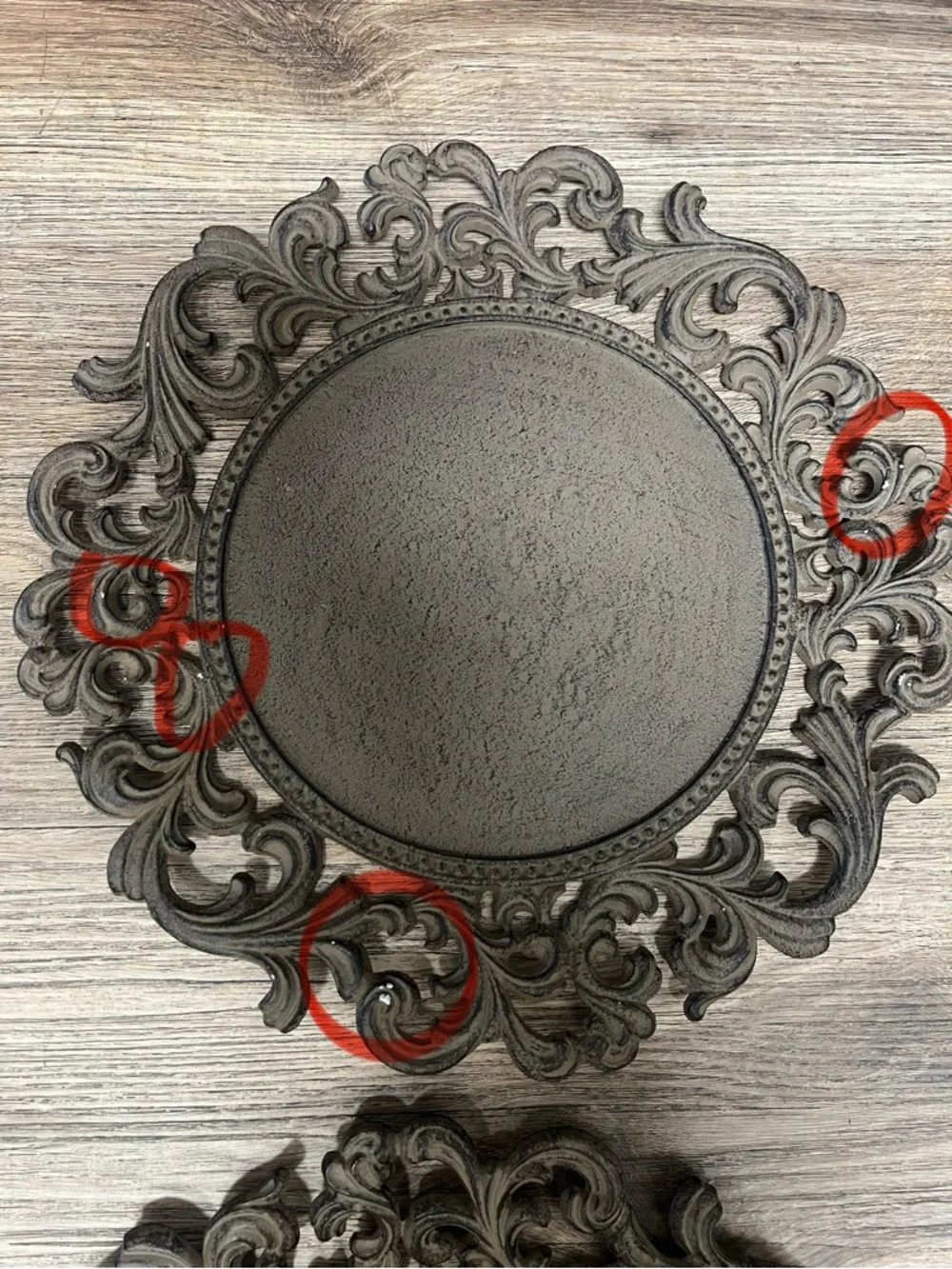 GG COLLECTION METAL CHARGERS – SET OF 4 DECORATIVE PLATES